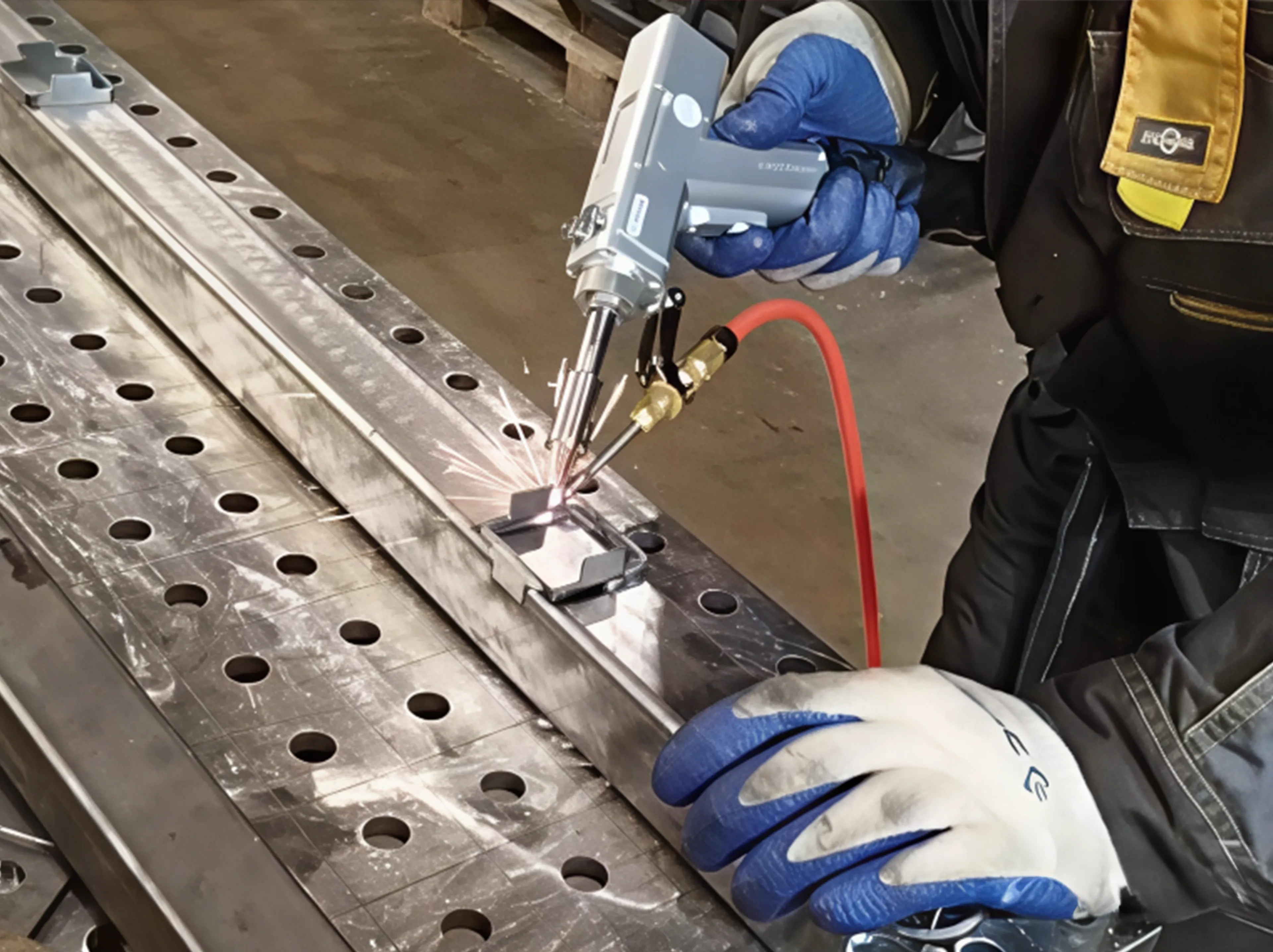 Аппарат ручной лазерной сварки HGTECH SMART HW-3000